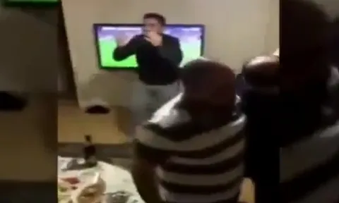 Fan Galatasaray tức giận với pha hỏng ăn trước Fenerbahçe vào giây cuối