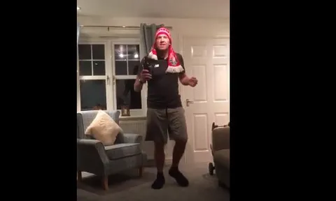 Fan Liverpool hát mừng đội bóng 'sống tốt' dù không có Coutinho