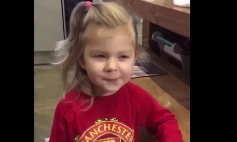 Fan nhí đọc vanh vách tên toàn bộ các cầu thủ Man Utd