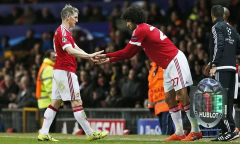 Fellaini xuất trận, fan M.U phẫn nộ