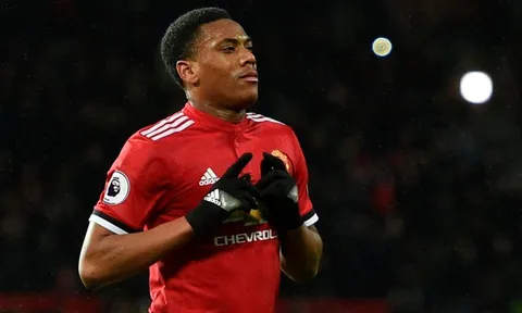 'Gã khổng lồ' trải thảm đỏ đón Martial