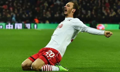Gabbiadini chơi bùng nổ trước Manchester United
