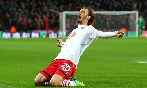 Gabbiadini và Mourinho 'thả thính' cho nhau