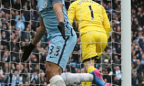 Gabriel Jesus giải cứu Man City với bàn thắng thứ hai (Man City vs Swansea)