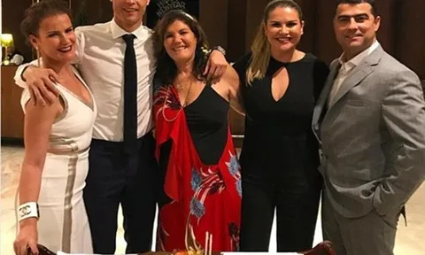Gác bỏ mọi thứ, Ronaldo lại là muốn ẵm danh hiệu "Ông chồng của năm"