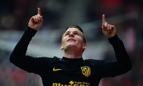 Gameiro giành tặng kỷ lục cho người thân