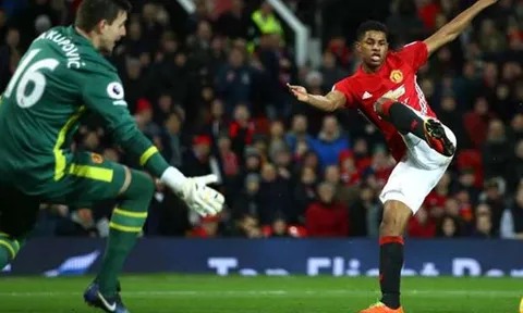 Gặp đội vừa thăng hạng, Man United cứ như bị 'ma ám'