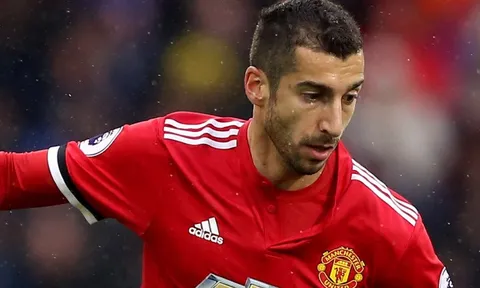 Gary Neville ủng hộ Sanchez thế chỗ Mkhitaryan