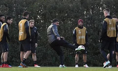 Gattuso dạy học trò dứt điểm, AC Milan chờ phá lưới Arsenal