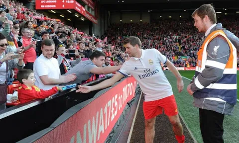 Gerrard ghi bàn, huyền thoại Liverpool thắng 'cực đẹp' trước Real