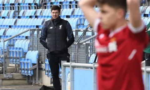 Gerrard thẫn thờ nhìn U19 Liverpool bị U19 Man City đánh bại
