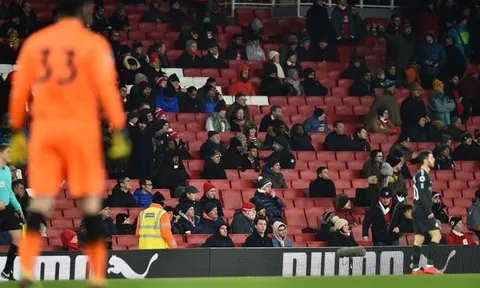 Thắng đậm Arsenal, fan Man City ví Emirates như sân nhà