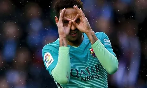 Ghi bàn, Neymar cho đàn anh Ronaldinho "hít khói"