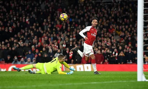 Ghi bàn ngày ra mắt, Aubameyang đi vào lịch sử Arsenal