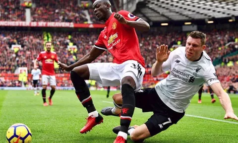 Ghi siêu phẩm phản lưới nhà, Eric Bailly bị cả đội trêu chọc