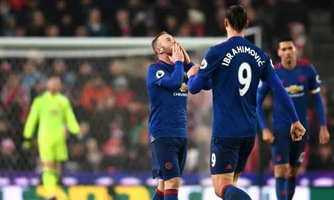 Giải cứu  Man Utd, Rooney đi vào lịch sử