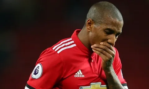 Giật chỏ đối thủ, Ashley Young CHÍNH THỨC nhận án phạt từ FA