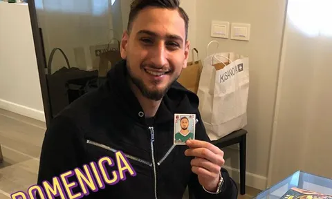 Donnarumma mua bánh mì số lượng khủng để lấy... sticker