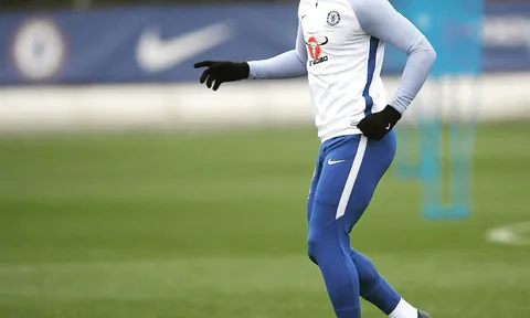 Giống M.U, Chelsea mất thêm 'tiền cò' cho Ross Barkley