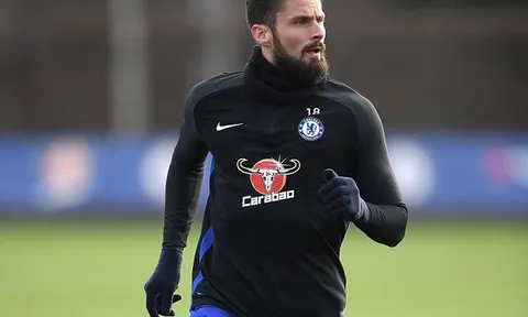 Giroud căn chỉnh thước ngắm, quyết tâm bắn hạ Watford