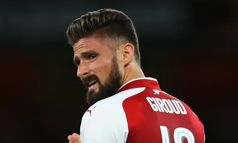 Giroud và những cầu thủ sắp rời nước Anh vào những ngày cuối TTCN