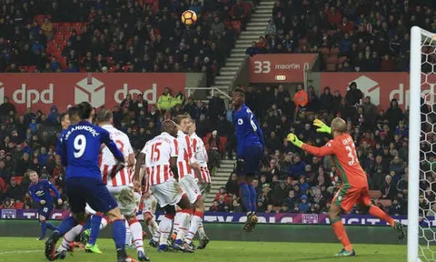 Góc HLV Phan Thanh Hùng: M.U, Liverpool bệnh 'nhà giàu'; Chelsea chớ khinh suất