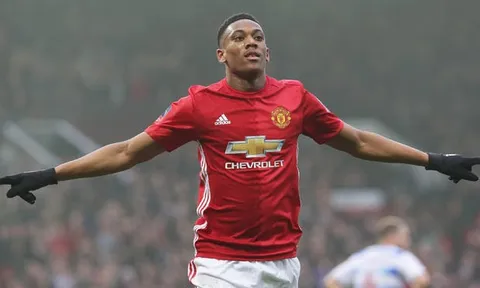 Góc nhìn: Ibra - 'Vị lãnh chúa' kìm hãm Martial