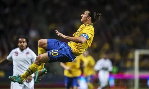 Góc siêu phẩm: Ibrahimovic biến hàng thủ tuyển Anh thành khán giả