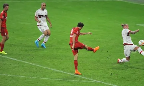 Góc siêu phẩm: Lewandowski vô lê tung lưới AC Milan