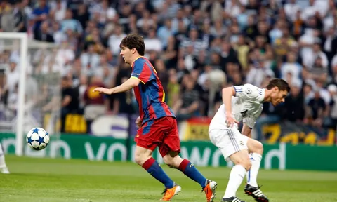 Góc siêu phẩm: Một mình Messi solo qua cả hàng thủ Real