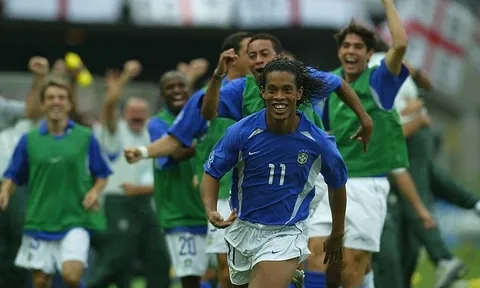 Góc siêu phẩm: Ronaldinho đá phạt thần sầu đánh bại tuyển Anh