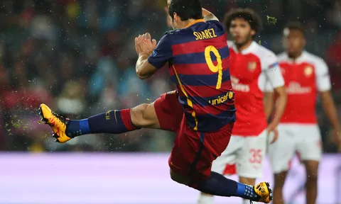 Góc siêu phẩm: Suarez ngã người tuyệt đẹp xé lưới Arsenal