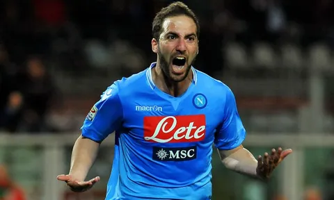 Gonzalo Higuain chơi cực kì bùng nổ trong màu áo Napoli