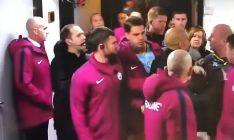 Guardiola nổi nóng trong đường hầm sau thất bại trước Wigan