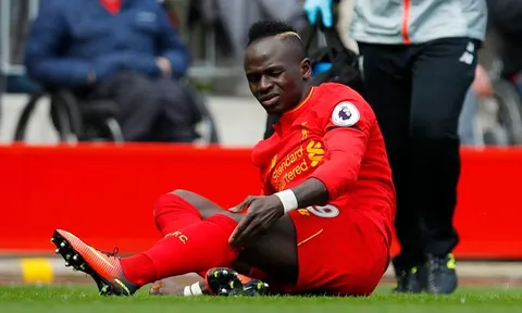 Hạ Everton, Liverpool trả giá cực đắt