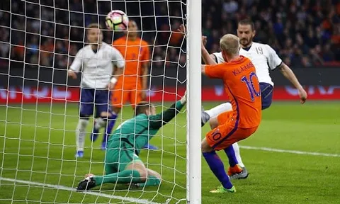 Hà Lan bị đánh bại trong ngày trở về của Van Gaal
