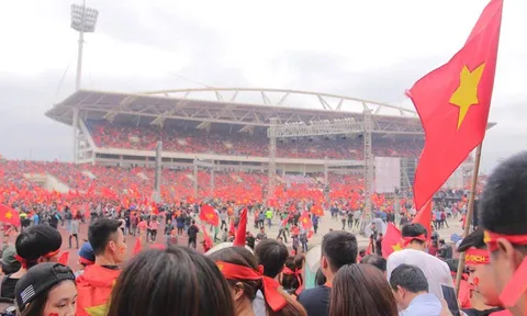 Hà Nội thất thủ trong ngày trọng đại của bóng đá Việt Nam