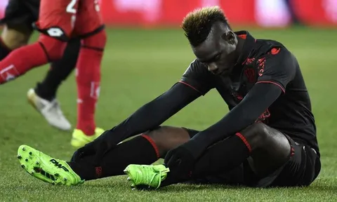 Hài hước chuyện Balotelli lỡ 2 phút thi đấu vì lý do ngớ ngẩn