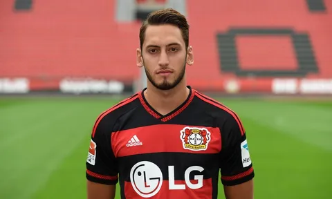 Hakan Calhanoglu và 10 pha sút phạt đỉnh nhất sự nghiệp