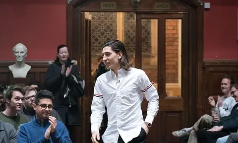 Hector Bellerin hóa quý tộc diễn thuyết tại Oxford