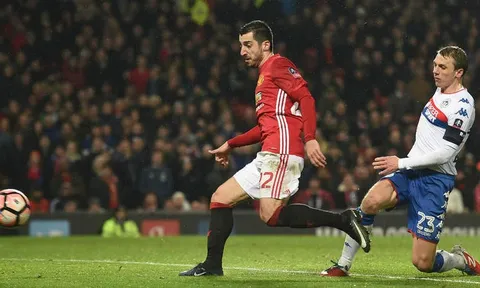 Henrikh Mkhitaryan chơi bùng nổ trước Wigan