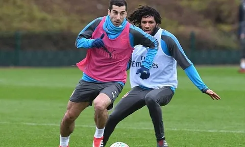 Henrikh Mkhitaryan khen Ozil là "Ông vua kiến tạo"