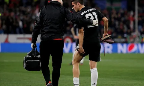 Herrera dính chấn thương đáng tiếc trong trận gặp Sevilla