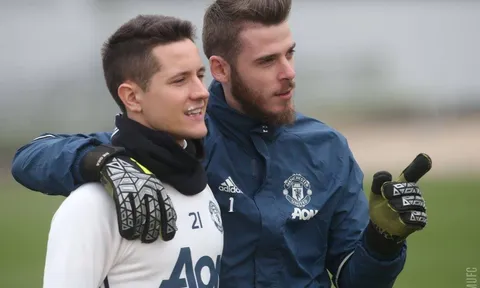Herrera ngập tràn hạnh phúc cùng De Gea trong buổi tập của Man United