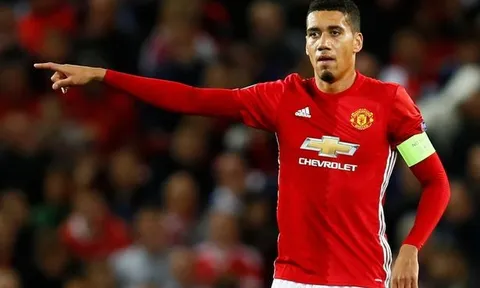 Hết đường sống ở M.U, Smalling nối gót Rooney?
