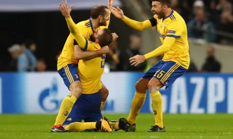 Higuain chẳng thể đứng vững sau khi cứu thành công Juventus
