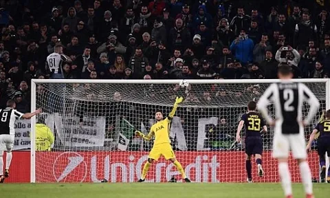 Higuain "mắm môi mắm lợi" sút bay chiến thắng của Juventus