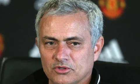 HLV Mourinho báo tin vui chuyển nhượng cho NHM Quỷ đỏ