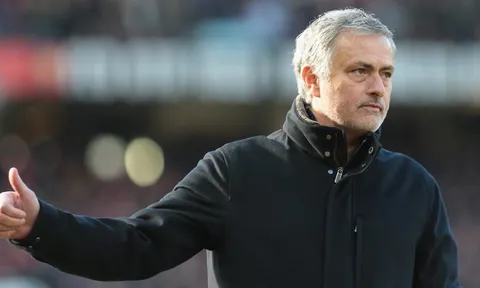 HLV Mourinho: Chelsea hay, nhưng Man Utd còn hay hơn