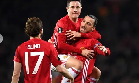 HLV Saint-Etienne tố trọng tài thiên vị Ibrahimovic